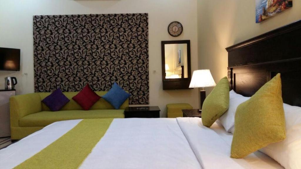 Islamabad Royal Inn Esterno foto